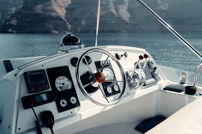 Private Caldera Cruise with Power Catamaran ENJOY incl. Meal & Drinks - Stop 1: Santorini Volcano hot springs swim (and what 30 minutes feels like)