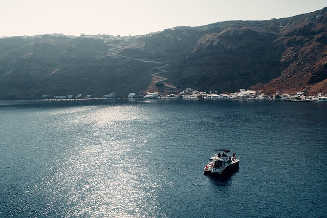 Private Caldera Cruise with Power Catamaran ENJOY incl. Meal & Drinks - Drinks that keep the mood relaxed without turning into a mess