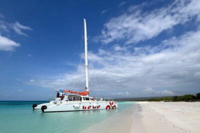 Private Catamaran Cruise to Bahia de las Aguilas - The 3-Hour Outline: How the Snorkeling Stop Works