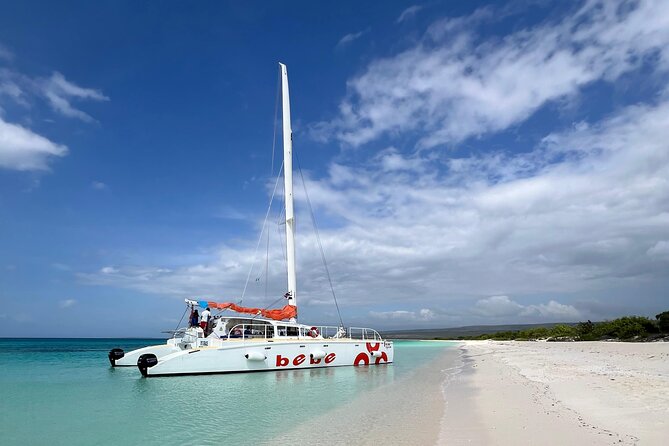 Private Catamaran Cruise to Bahia de las Aguilas - The 3-Hour Outline: How the Snorkeling Stop Works