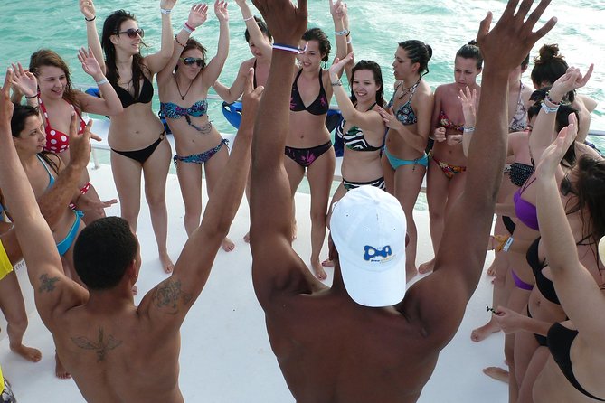 Private Catamaran Snorkeling Family Adventure - Food and drinks: how the open bar fits the day