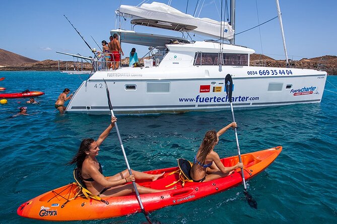 Private Catamaran trips to Lobos Island in Lagoon 400 - Corralejo start: boarding day without the usual scramble