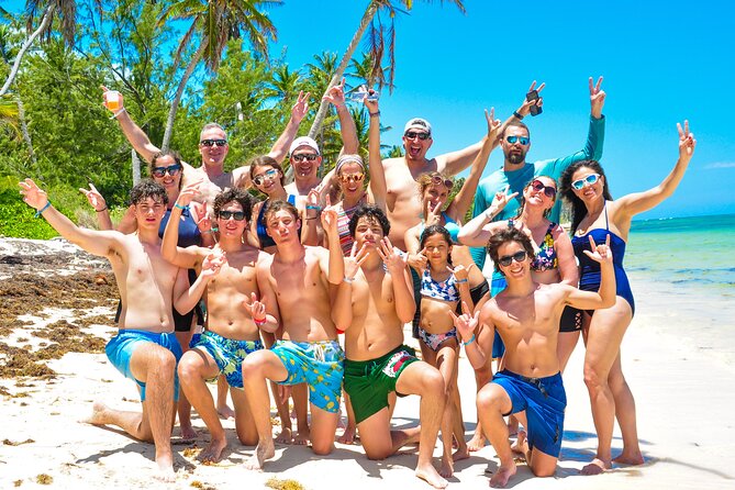 Private Catamaran wonderful Snorqueling slide & entartaiment team - Private Catamaran in Punta Cana: the comfort upgrade that matters