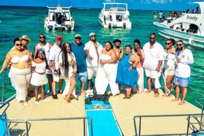 Private Catamaran wonderful Snorqueling slide & entartaiment team - Onboard vibe: captain, crew, snacks, and music control