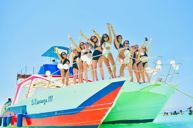 Private Catamaran wonderful Snorqueling slide & entartaiment team - The onboard slide: simple fun that works for adults too