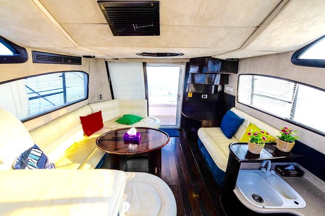 Private Charter Yacht: Dubai Marina, Atlantis And Burj al Arab - JBR, marina hotels, and the yacht-clutter effect