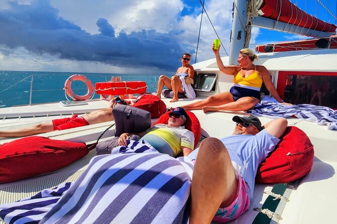 Private Full-Day Luxury Sailing Catamaran Charter in Sint Maarten - A full-day private sailing charter from Philipsburg: what you get