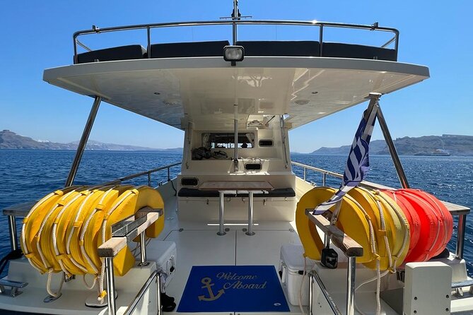 Private Full-Day Motor Yacht Cruise with Meal, Open Bar+Transfers - Volcano area: the big spectacle, plus an optional 1-hour hike