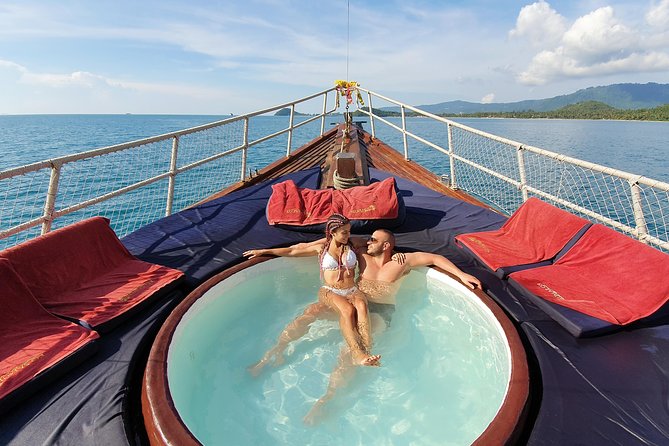 Private Full-Day Red Dragon Yacht to Angthong National Marine Park - Key things that make this yacht day work
