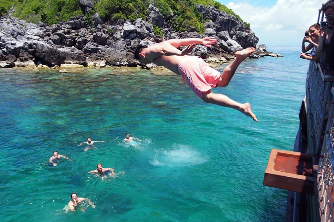 Private Full-Day Red Dragon Yacht to Angthong National Marine Park - The Red Dragon yacht: what comfort looks like in Ang Thong waters
