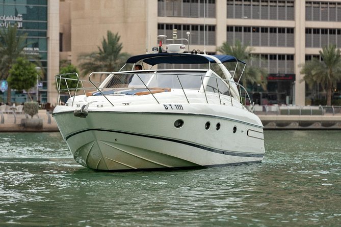 Private Luxury Everest Yacht Cruise from Dubai Marina - Dubai Marina on Your Terms: the Everest Yacht setup
