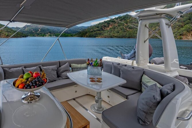 Private Luxury Yacht Cruise on Bosphorus - Summer Palaces and Beylerbeyi Views Under the Bridge
