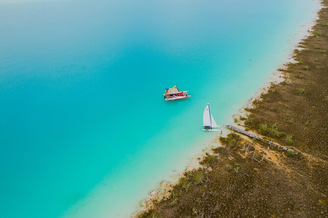 Private Sailing between Mangroves - What no crowds really changes (your photos, your calm, your comfort)