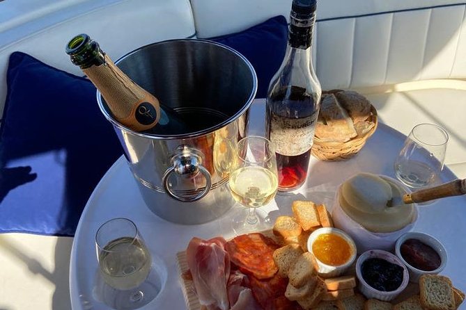 Private tasting in the Douro (1 to 7 people) on a yacht for yourself - The bridge passes: how Porto looks when you stop fighting traffic and hills