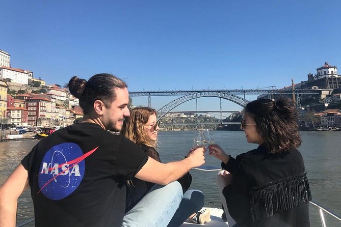 Private tasting in the Douro (1 to 7 people) on a yacht for yourself - The short photo pause (and why it’s actually worth it)