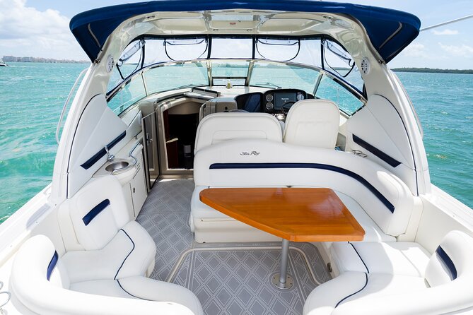Private tour for 12 people on a 40 ft Yacht, Ft Lauderdale bay - On-board comfort: sun deck shade, Bluetooth sound, and that onboard bathroom