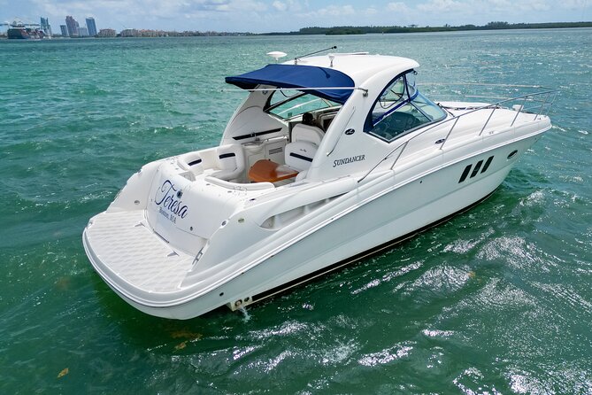 Private tour for 12 people on a 40 ft Yacht, Ft Lauderdale bay - Getting to Bahia Mar and keeping your group organized
