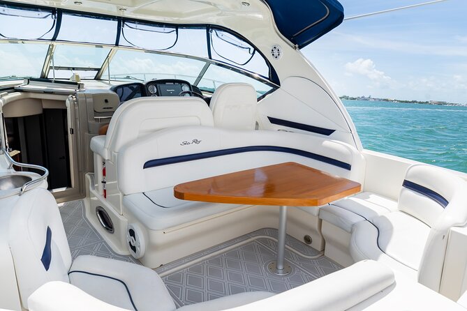 Private tour for 12 people on a 40 ft Yacht, Ft Lauderdale bay - Captains: why their style makes the difference (and how to choose your vibe)