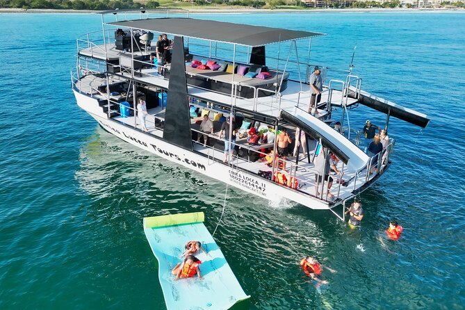 Private Yacht Charter ChicaFUN 2 Waterslides All Inclusive - Key Points at a Glance