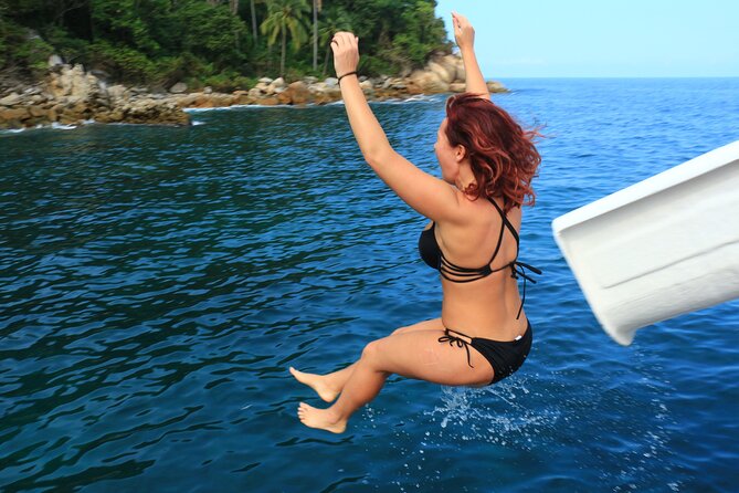 Private Yacht Charter ChicaFUN 2 Waterslides All Inclusive - Open Bar Snacks: Staying Refreshed Without Doing Math All Day