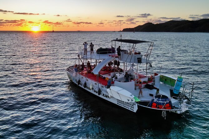 Private Yacht Charter on ChicaFun 1 Waterslides all inclusive - Colomitos: the small beach plan when you want something quiet