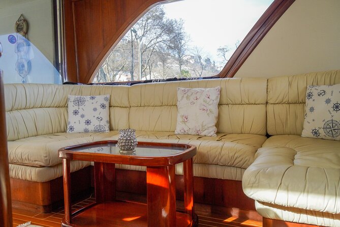 Private Yacht Cruise on Bosphorus - Fatih Sultan Mehmet Bridge and the Asian side: crossing the skyline