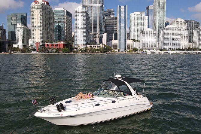 Private Yacht Rental in Miami Up to 12 People - The boat experience: 36-foot Sea Ray comfort in Miami