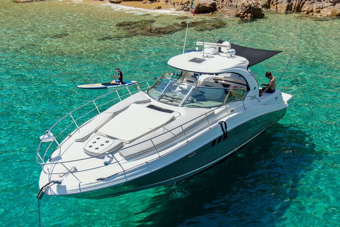 Private Yacht Sea Ray all-inclusive charter in Cabo - A private Sea Ray charter in Cabo: what makes it worth it