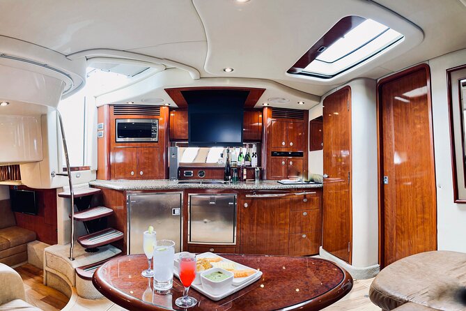 Private Yacht Sea Ray all-inclusive charter in Cabo - El Arco de Cabo San Lucas: sea lions, the Arch, and 30 minutes that fly by