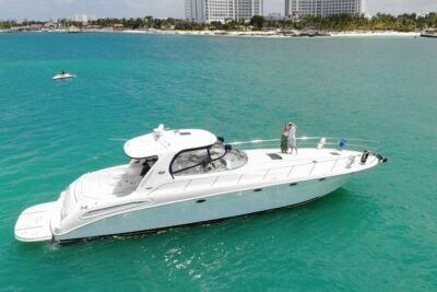 Private Yacht SEARAY SUNDANCER 60ft up to 20 pax 23P1 - Isla Mujeres and Playa Norte: the stop that turns a boat ride into a beach day