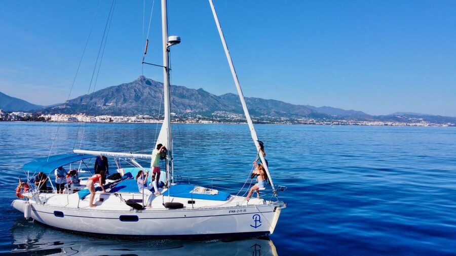 Puerto Banús by Sailboat: Discover Marbella’s Luxury Coast - Drinks and music onboard: the comfort factor that people keep praising