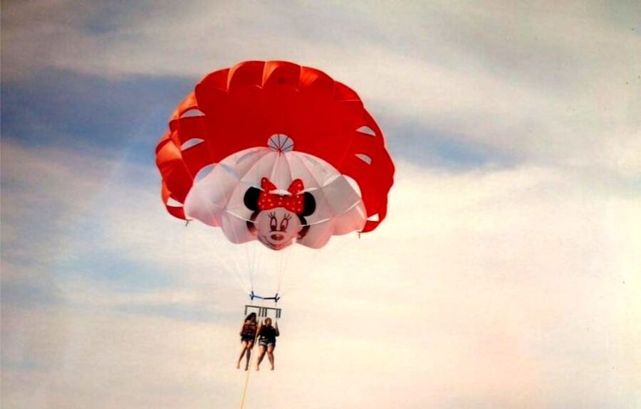 Puerto del Carmen: 10-Minute Parasailing Expereince - Solo, tandem, or 3 passengers: picking the right option