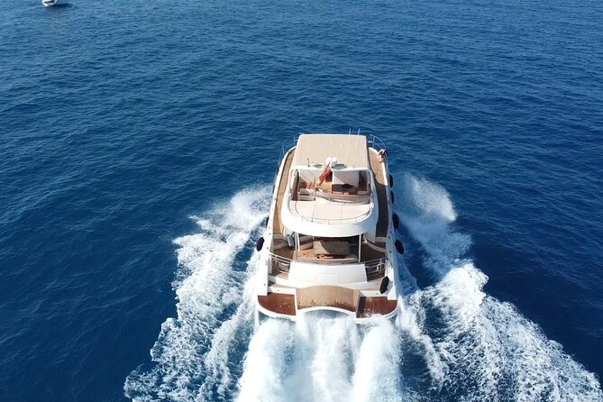 Puerto del Carmen: Catamaran Trip with Water Sports - Playa Papagayo vibes: cruising the coast in between activities