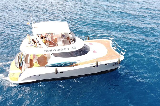 Puerto del Carmen: Catamaran Trip with Water Sports - Snacks, drinks, and that no-fuss board experience