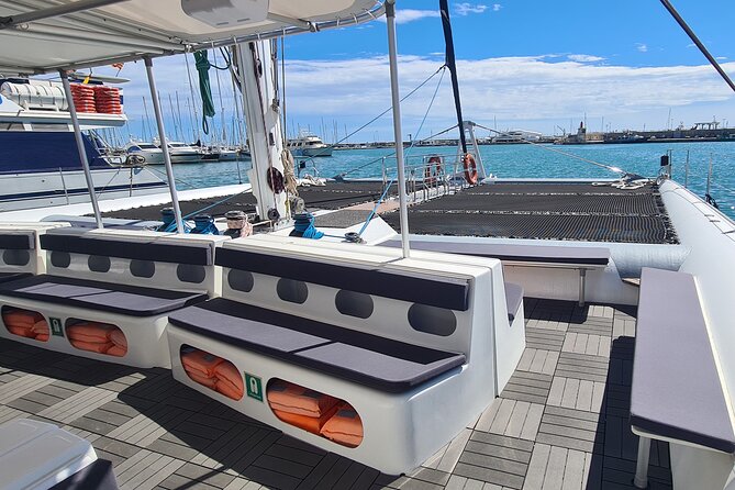 Relax Sailing Catamaran along the Costa Daurada - How Crowds and Sea Conditions Can Change Your Day