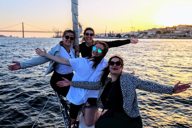 Relaxing Sailboat Cruise along the Tagus - Lisbon’s top sights in 2 hours, without the uphill hassle