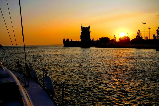 Relaxing Sailboat Cruise along the Tagus - St. Jorge Castle and the hill neighborhoods you can actually picture