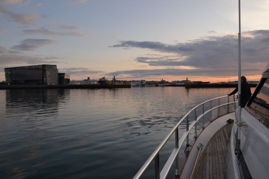 Reykjavik: Northern Lights Motor Yacht Cruise - From Reykjavík Old Harbor to Faxaflói Bay: the timing that matters