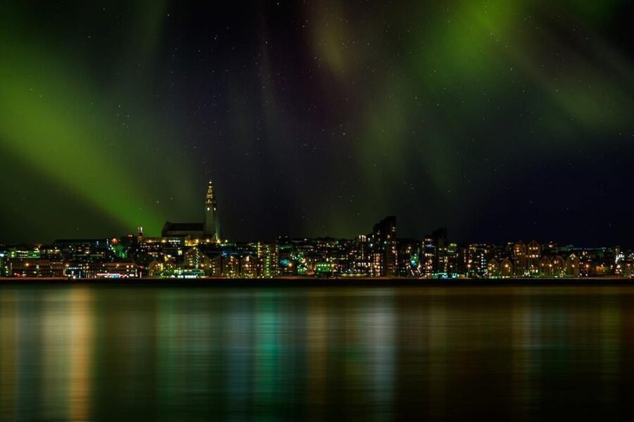 Reykjavik: Northern Lights Motor Yacht Cruise - Comfort, drinks, and Wi‑Fi: how to stay functional while you wait
