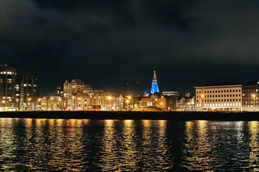 Reykjavik: Northern Lights Yacht Tour - Drinks and onboard perks: value beyond the lights
