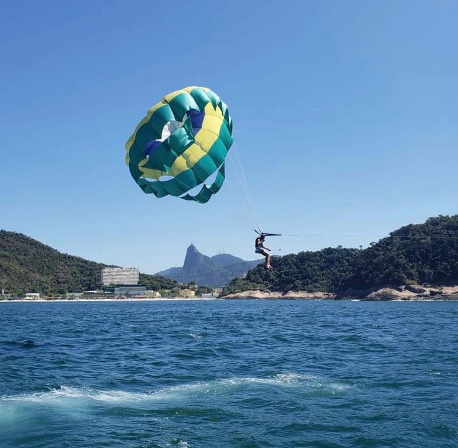 Rio de Janeiro: 2-Hour Boat Trip with Parasailing - Timing and Group Size: How the 2 Hours Likely Feels