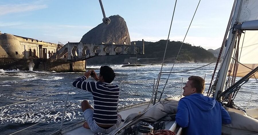 Rio de Janeiro: Guanabara Bay Sunset Sailing Tour & Drinks - Drinks and Snacks: Why the Onboard Time Feels Like a Vacation