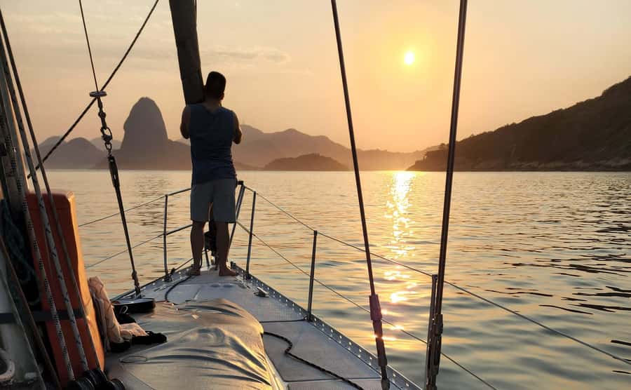 Rio de Janeiro: Guanabara Bay Sunset Sailing Tour & Drinks - Where to Sit on the Boat: Front-Row Views and Comfort