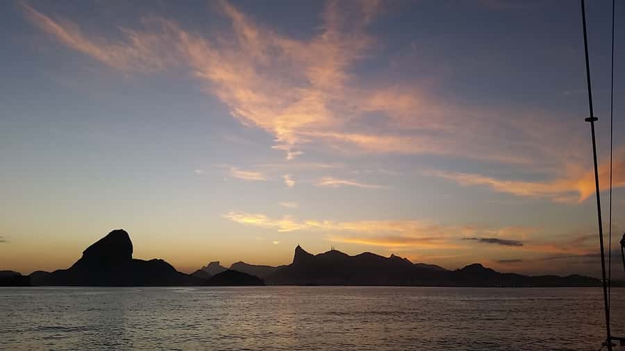 Rio de Janeiro: Guanabara Bay Sunset Sailing Tour & Drinks - Where You Start: Marina da Glória and a Smooth Check-In