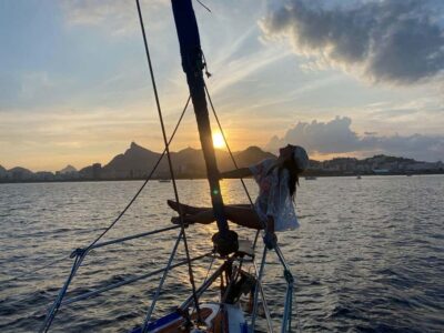 Rio de Janeiro: Sunset Sailboat Tour with Open Bar - Getting on board: the one-step ladder and small-boat transfer