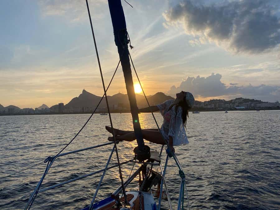 Rio de Janeiro: Sunset Sailboat Tour with Open Bar - Getting on board: the one-step ladder and small-boat transfer