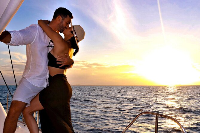 Riviera Maya Luxury Sunset Sailing plus Light Dinner and Open Bar - Riviera Maya Sunset Sailing from Puerto Aventuras: What the evening is really like