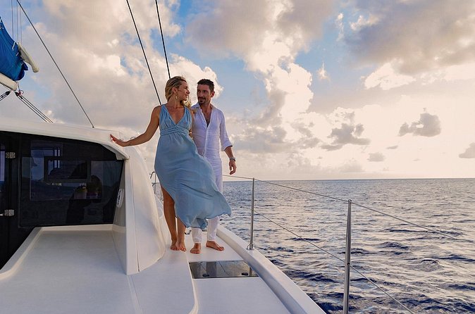 Riviera Maya Luxury Sunset Sailing plus Light Dinner and Open Bar - Vibe check for couples and groups: romantic goal vs real-life mix