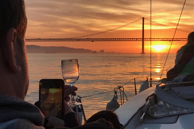 Sail & Dine Sailboat Tour With Sunset - Christ views and the south bank: King Christ, Pantheon, Cacilhas