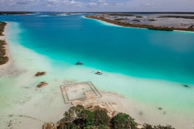 Sailboat tour across the seven colors lagoon in Bacalar - Stop 1 in Bacalar: pirate channel, cenotes, and bird watching